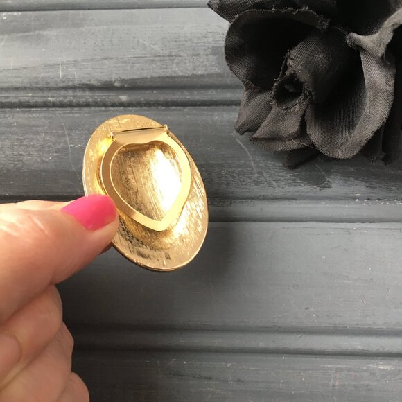 Gold Metal Collar Clip - Picture 4 of 9